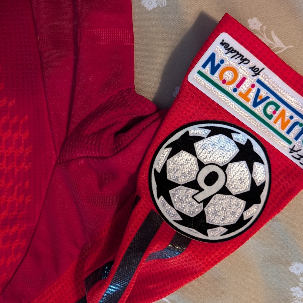 adidas Red FC Bayern München Kids Jersey - Picture 5 of 6